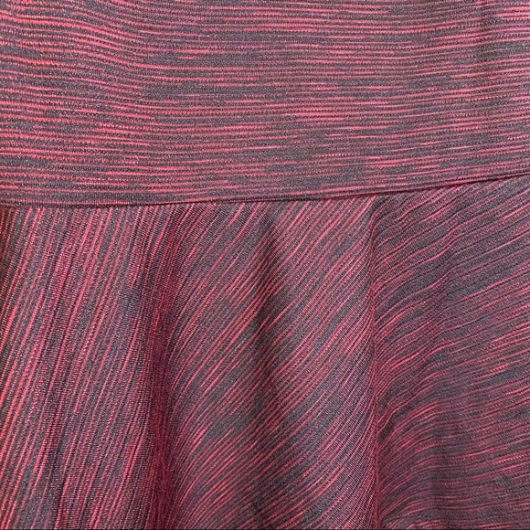 Carmen Marc Valvo Peplum Top Bracelet Sleeve Red and Black Women’s Size Medium - Picture 8 of 8